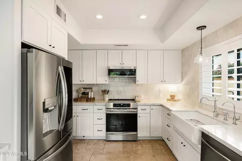 Kitchen - 1538 E Montebello Ave, Phoenix, AZ 85014 photo 3 of 4