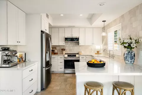 Kitchen - 1538 E Montebello Ave, Phoenix, AZ 85014 photo 2 of 4
