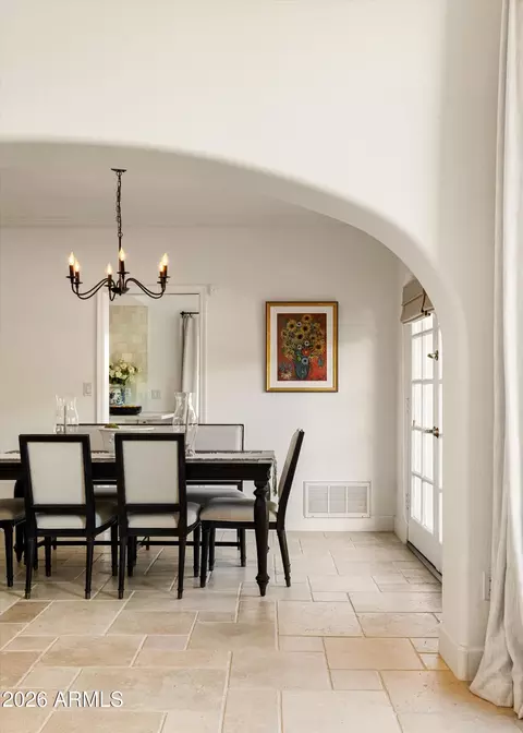 Dining - 1538 E Montebello Ave, Phoenix, AZ 85014 photo 1 of 3