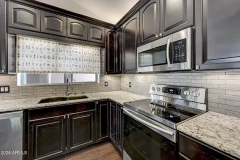 Kitchen - 938 E Knight Ln, Tempe, AZ 85284 photo 6 of 8