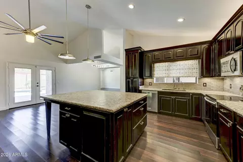 Kitchen - 938 E Knight Ln, Tempe, AZ 85284 photo 5 of 8