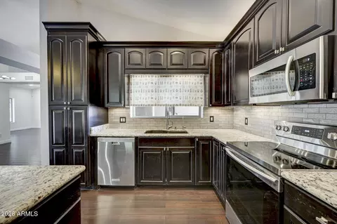 Kitchen - 938 E Knight Ln, Tempe, AZ 85284 photo 7 of 8