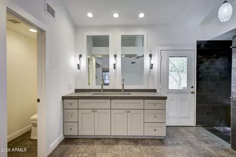 Bath - 938 E Knight Ln, Tempe, AZ 85284 photo 1 of 5