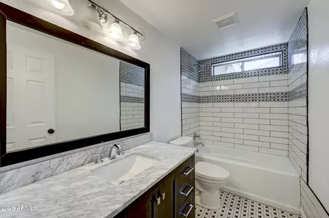 Bath - 938 E Knight Ln, Tempe, AZ 85284 photo 5 of 5
