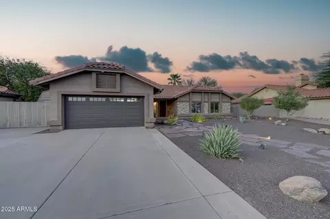 Exterior - 938 E Knight Ln, Tempe, AZ 85284 photo 2 of 6