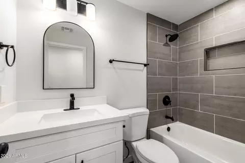 Bath - 3121 N 35th Dr, Phoenix, AZ 85019 photo 2 of 3