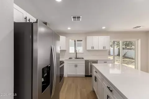 Kitchen - 3121 N 35th Dr, Phoenix, AZ 85019 photo 4 of 4