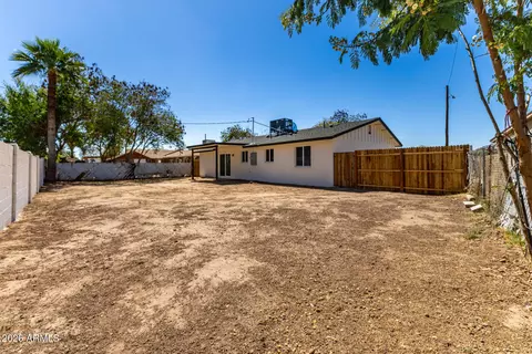 Exterior - 3121 N 35th Dr, Phoenix, AZ 85019 photo 6 of 7