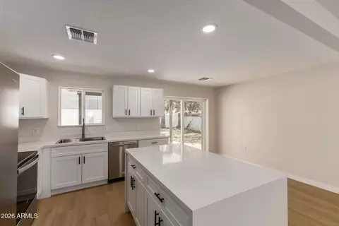 Kitchen - 3121 N 35th Dr, Phoenix, AZ 85019 photo 3 of 4