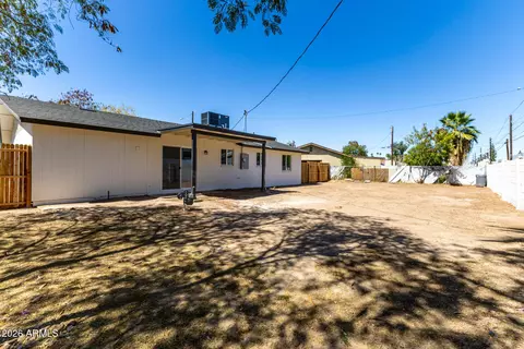 Exterior - 3121 N 35th Dr, Phoenix, AZ 85019 photo 5 of 7