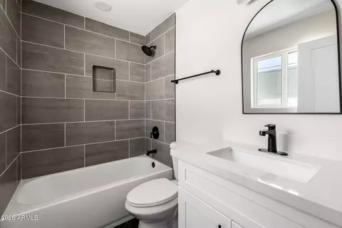 Bath - 3121 N 35th Dr, Phoenix, AZ 85019 photo 3 of 3