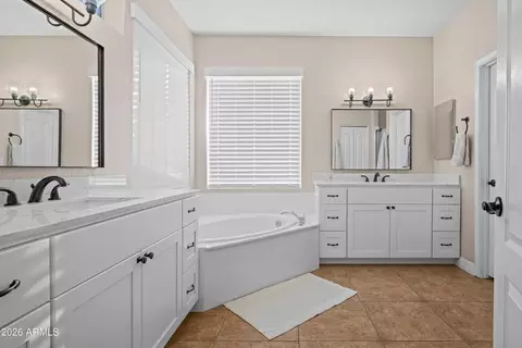 Bath - 7643 E Sandia Cir, Mesa, AZ 85207 photo 3 of 5