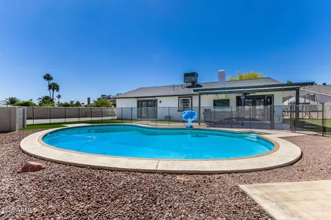 Exterior - 5150 E Tunder Dr, Phoenix, AZ 85044 photo 5 of 8