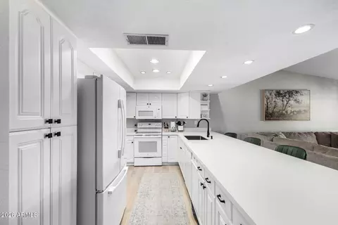 Kitchen - 5150 E Tunder Dr, Phoenix, AZ 85044 photo 2 of 2