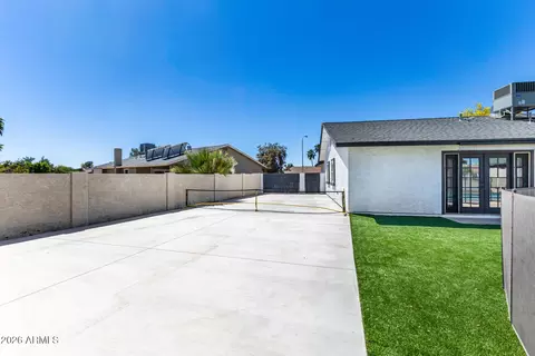 Exterior - 5150 E Tunder Dr, Phoenix, AZ 85044 photo 7 of 8