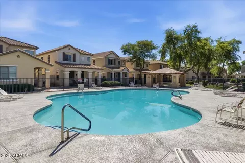 Exterior - 104 E Palomino Dr, Gilbert, AZ 85296 photo 8 of 10