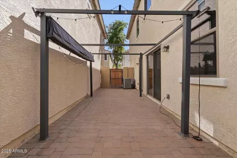 Exterior - 104 E Palomino Dr, Gilbert, AZ 85296 photo 5 of 10