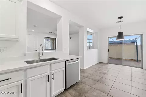 Kitchen - 104 E Palomino Dr, Gilbert, AZ 85296 photo 2 of 2