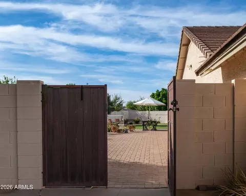 Exterior - 408 E Meadows Ln, Gilbert, AZ 85234 photo 16 of 17