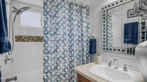 Bath - 408 E Meadows Ln, Gilbert, AZ 85234 photo 4 of 4