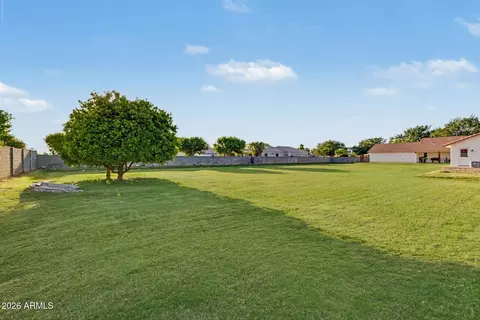 Exterior - 2593 E Ridgewood Ln, Gilbert, AZ 85298 photo 6 of 7