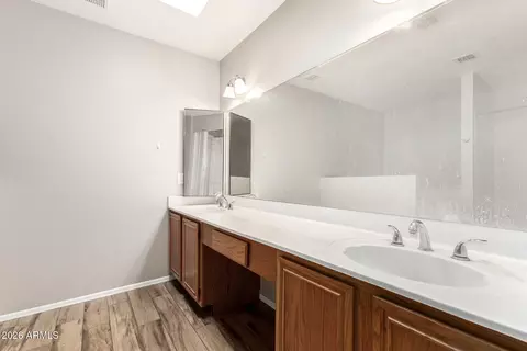 Bath - 1465 E Renee Dr, Phoenix, AZ 85024 photo 3 of 3