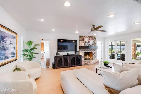 Living - 4833 N 38th St, Phoenix, AZ 85018 photo 8 of 8