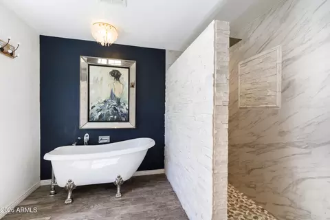 Bath - 4833 N 38th St, Phoenix, AZ 85018 photo 2 of 6