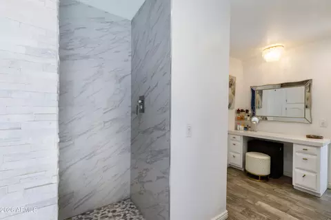 Bath - 4833 N 38th St, Phoenix, AZ 85018 photo 3 of 6