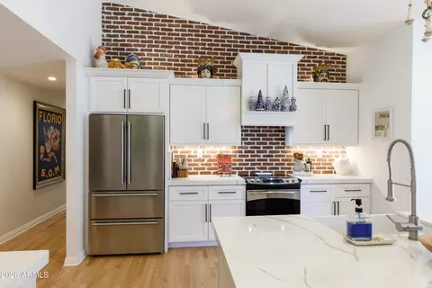 Kitchen - 4833 N 38th St, Phoenix, AZ 85018 photo 3 of 8