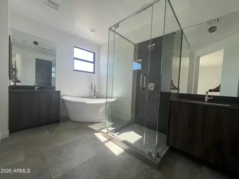 Bath - 505 E Mountain View Rd, Phoenix, AZ 85020 photo 1 of 2