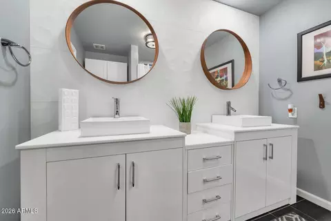 Bath - 2041 E Alameda Dr, Tempe, AZ 85282 photo 1 of 5