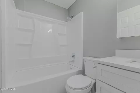 Bath - 4733 E Belleview St, Phoenix, AZ 85008 photo 3 of 3