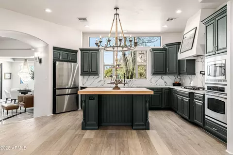 Kitchen - 6157 E Broadway Ave, Apache Junction, AZ 85119 photo 3 of 6