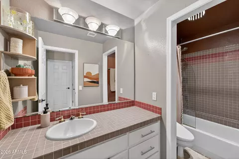 Bath - 1539 E Winged Foot Rd, Phoenix, AZ 85022 photo 6 of 6