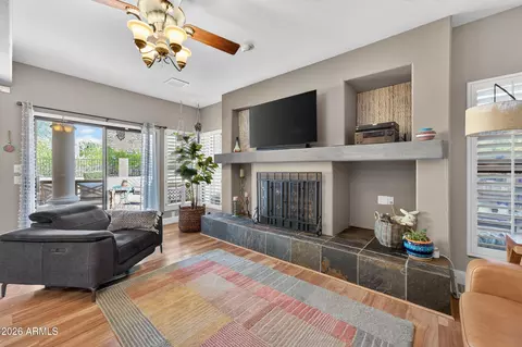 Living - 1539 E Winged Foot Rd, Phoenix, AZ 85022 photo 3 of 4
