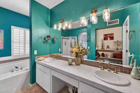 Bath - 1539 E Winged Foot Rd, Phoenix, AZ 85022 photo 4 of 6