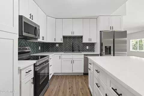 Kitchen - 11830 S Eagleman Dr, Phoenix, AZ 85044 photo 2 of 3