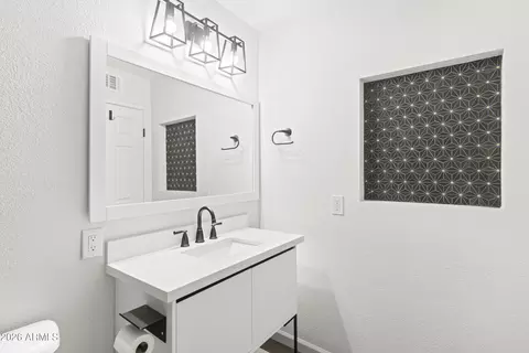 Bath - 11830 S Eagleman Dr, Phoenix, AZ 85044 photo 2 of 4