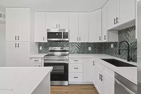 Kitchen - 11830 S Eagleman Dr, Phoenix, AZ 85044 photo 3 of 3