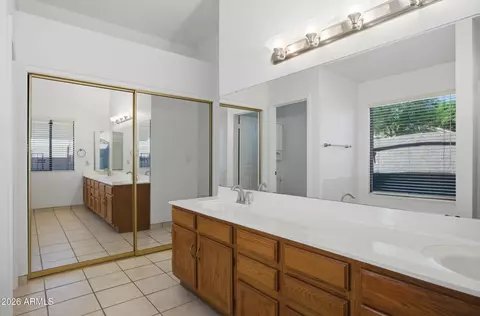 Bath - 37 E Greentree Dr, Tempe, AZ 85284 photo 3 of 4