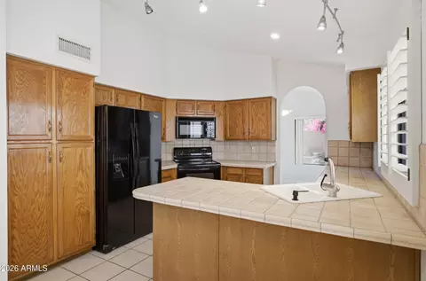 Kitchen - 37 E Greentree Dr, Tempe, AZ 85284 photo 2 of 3