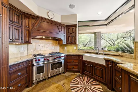 10675 E Fernwood Ln, Scottsdale, AZ 85262