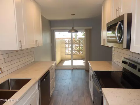 Kitchen - 3618 E Montecito Ave, Phoenix, AZ 85018 photo 1 of 4