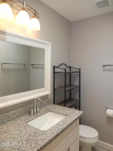 Bath - 3618 E Montecito Ave, Phoenix, AZ 85018 photo 5 of 8