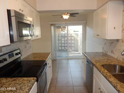 Kitchen - 3618 E Montecito Ave, Phoenix, AZ 85018 photo 2 of 4