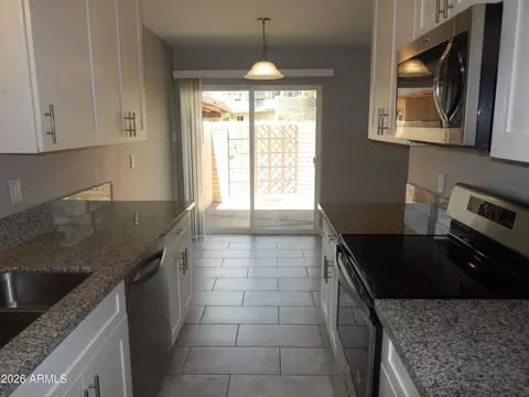 Kitchen - 3618 E Montecito Ave, Phoenix, AZ 85018 photo 3 of 4