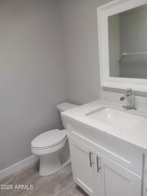 Bath - 3618 E Montecito Ave, Phoenix, AZ 85018 photo 1 of 8