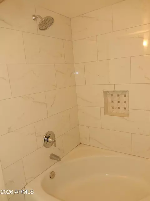 Bath - 3618 E Montecito Ave, Phoenix, AZ 85018 photo 2 of 8