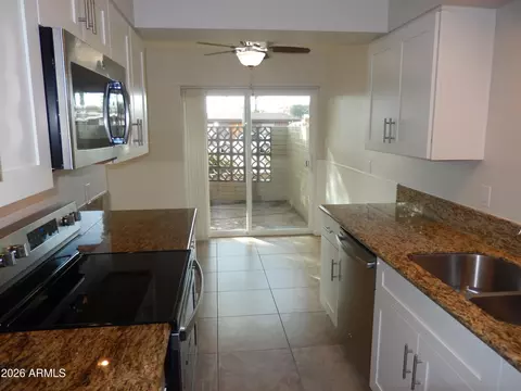 Kitchen - 3618 E Montecito Ave, Phoenix, AZ 85018 photo 4 of 4
